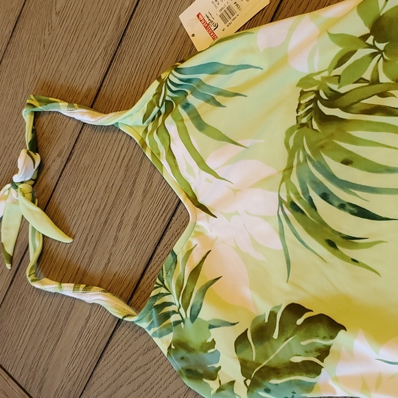 Quicksilver NEW 2 Piece Swimsuit - Picture 3 of 10